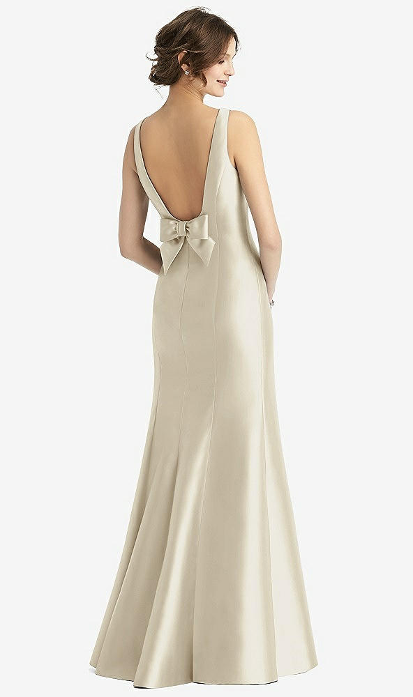 Alfred Sung 770...Sleeveless Satin Trumpet Gown with Bow....Champagne...Sz 0